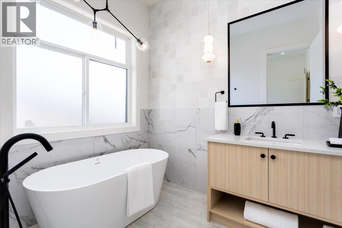 913 Carnoustie Drive Lot# 12, Kelowna, BC - Indoor Photo Showing Bathroom