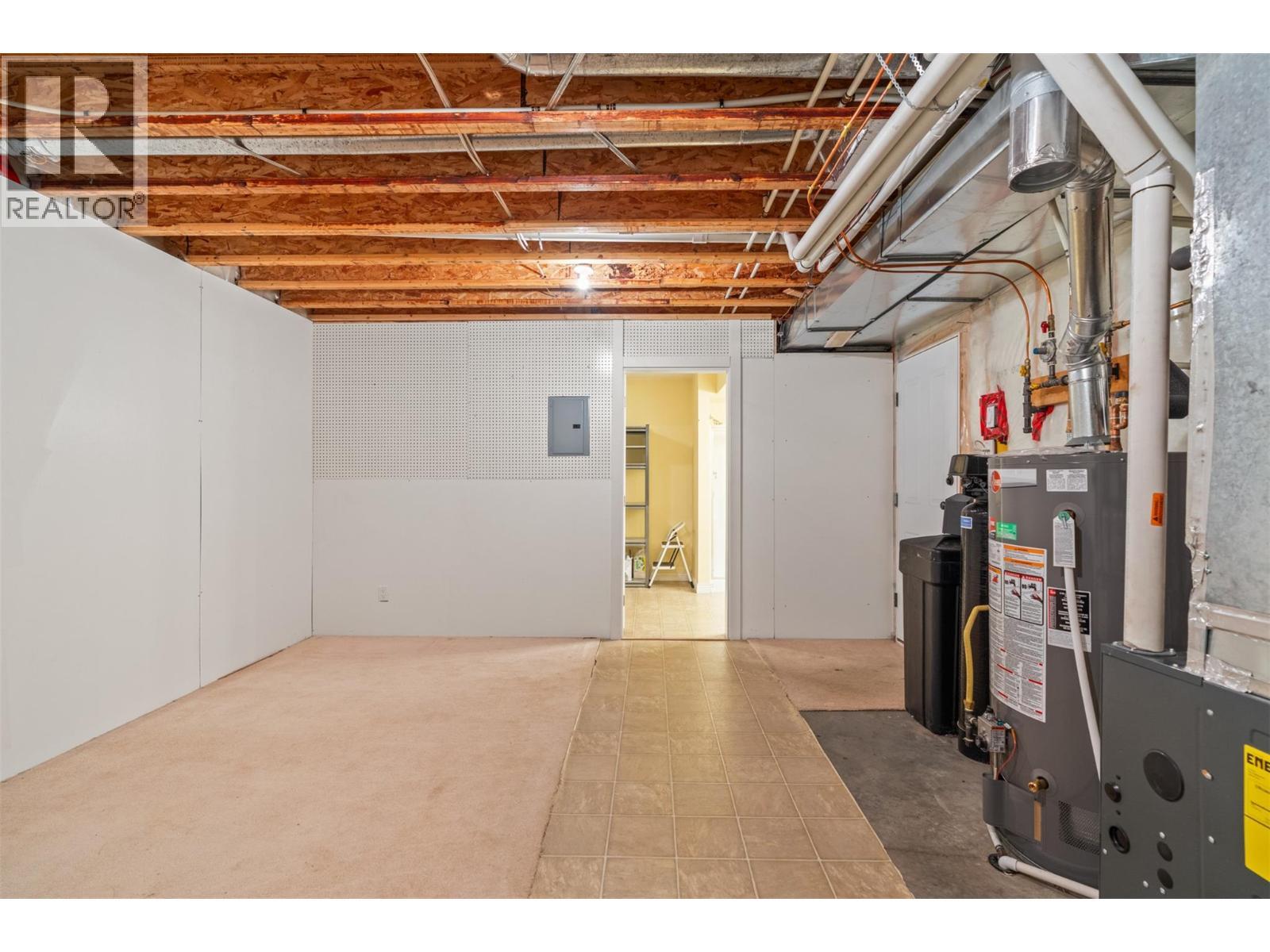 6785 Foothills Drive, Vernon, BC - Indoor Photo Showing Basement