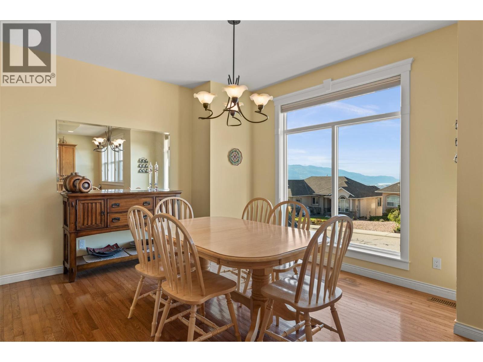 6785 Foothills Drive, Vernon, BC - Indoor Photo Showing Dining Room