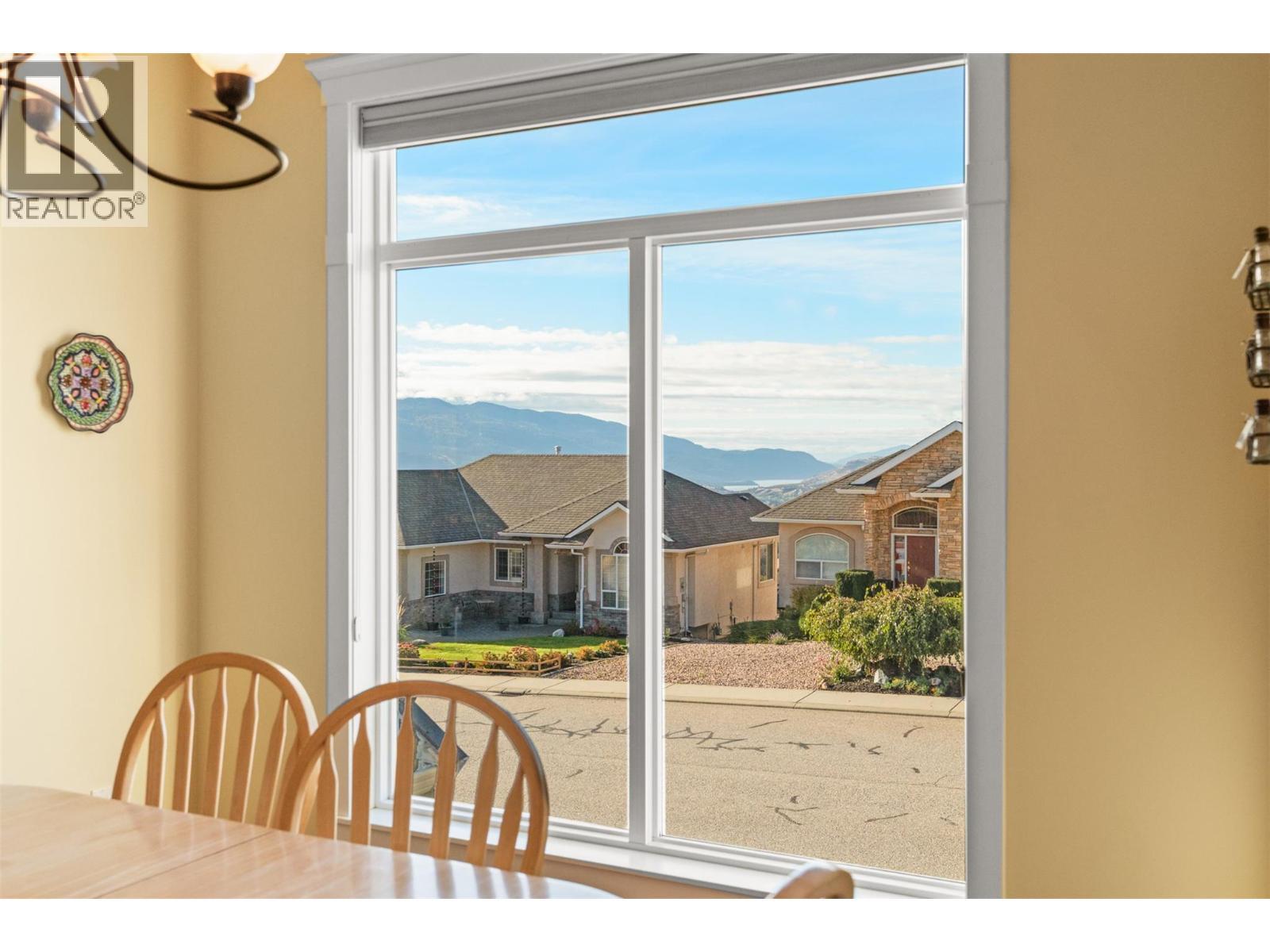 6785 Foothills Drive, Vernon, BC - Indoor Photo Showing Dining Room