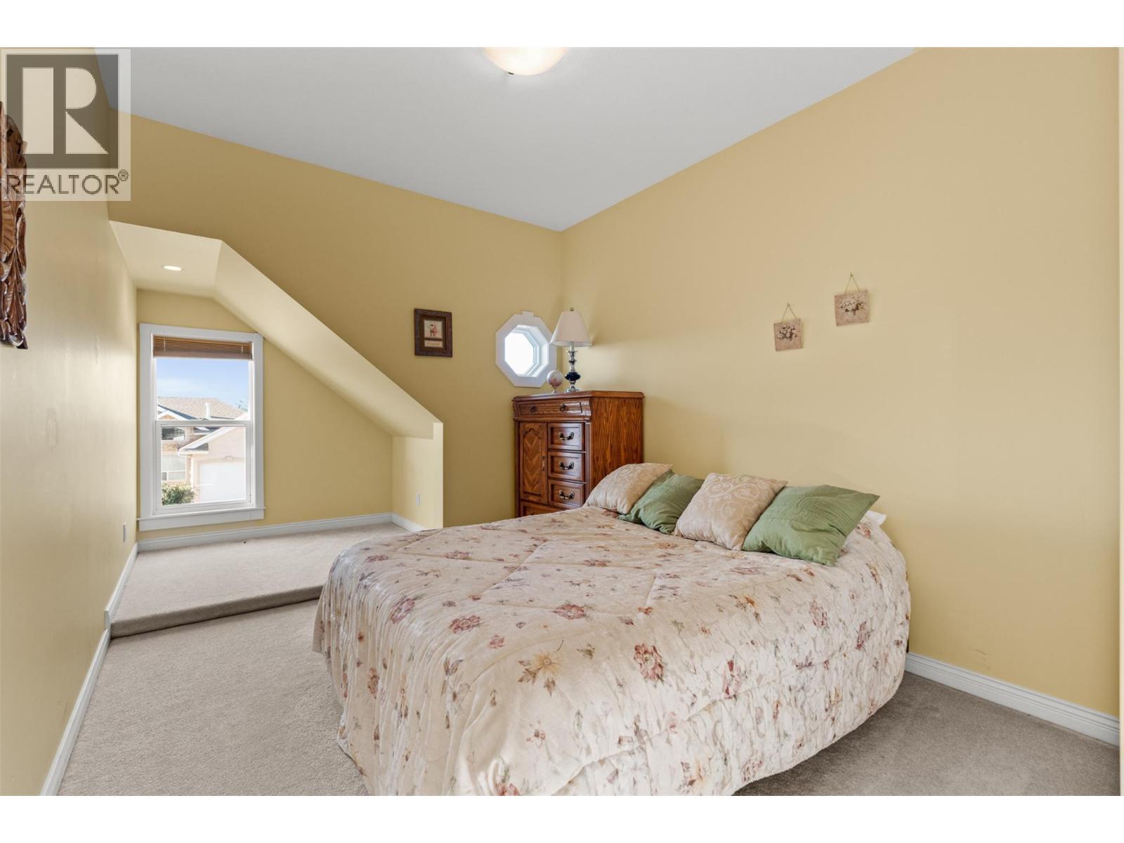 6785 Foothills Drive, Vernon, BC - Indoor Photo Showing Bedroom