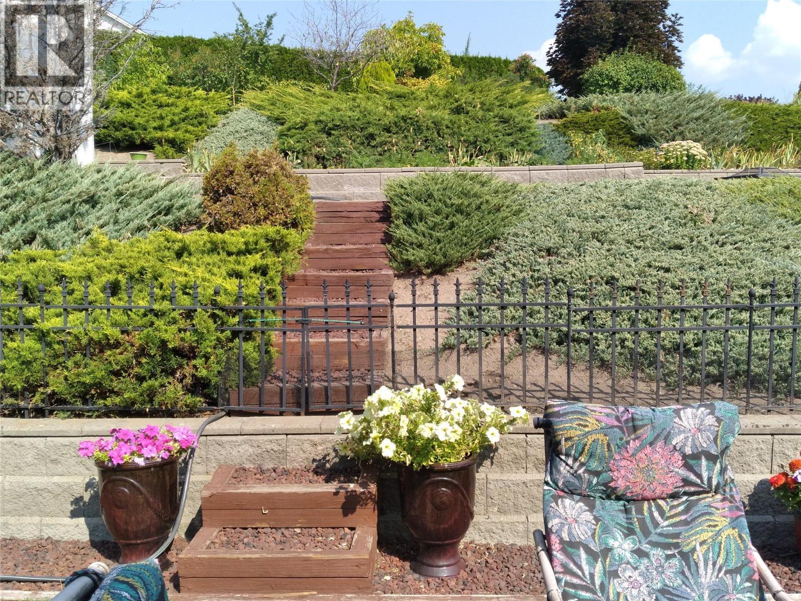 6785 Foothills Drive, Vernon, BC - Outdoor