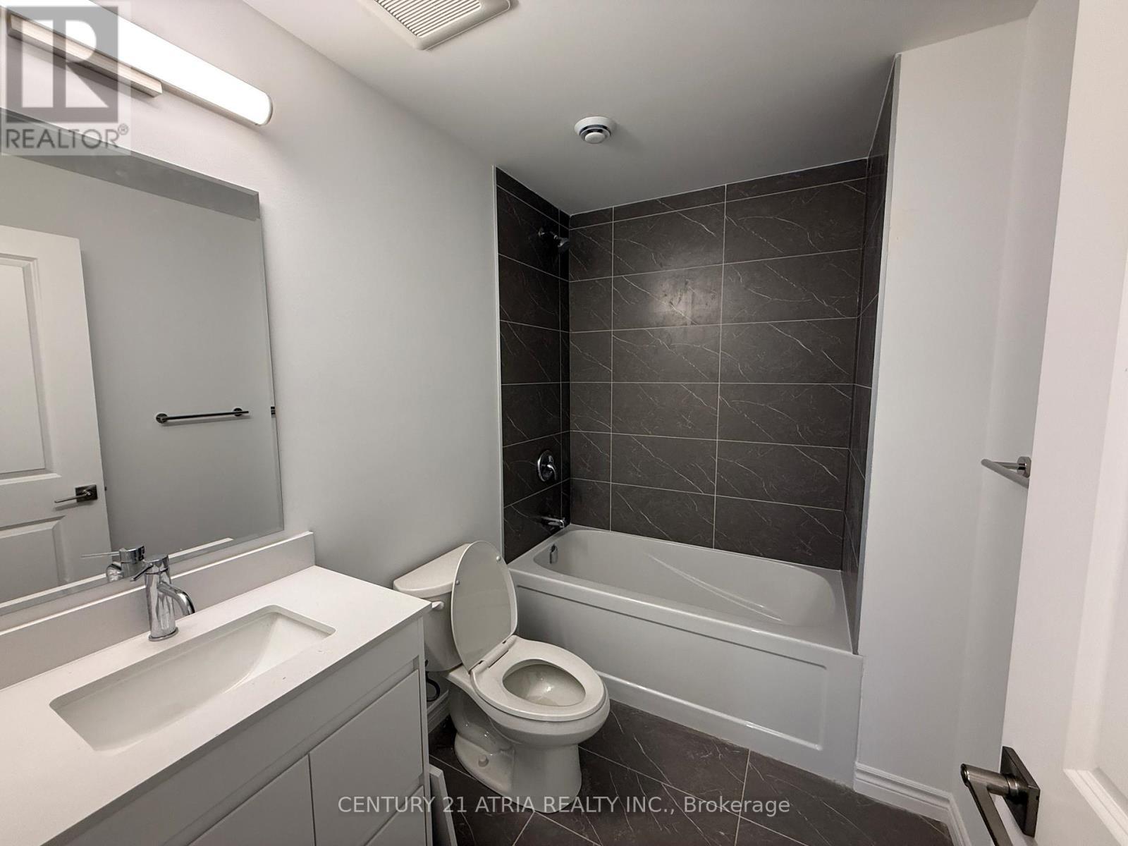 11 - 2 Slessor Boulevard, Grimsby, ON - Indoor Photo Showing Bathroom