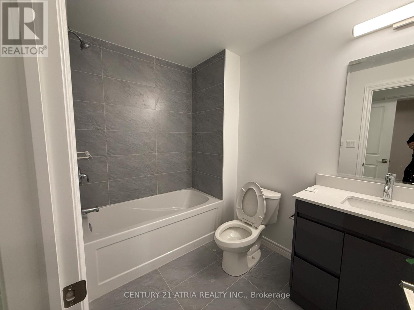 11 - 2 Slessor Boulevard, Grimsby, ON - Indoor Photo Showing Bathroom