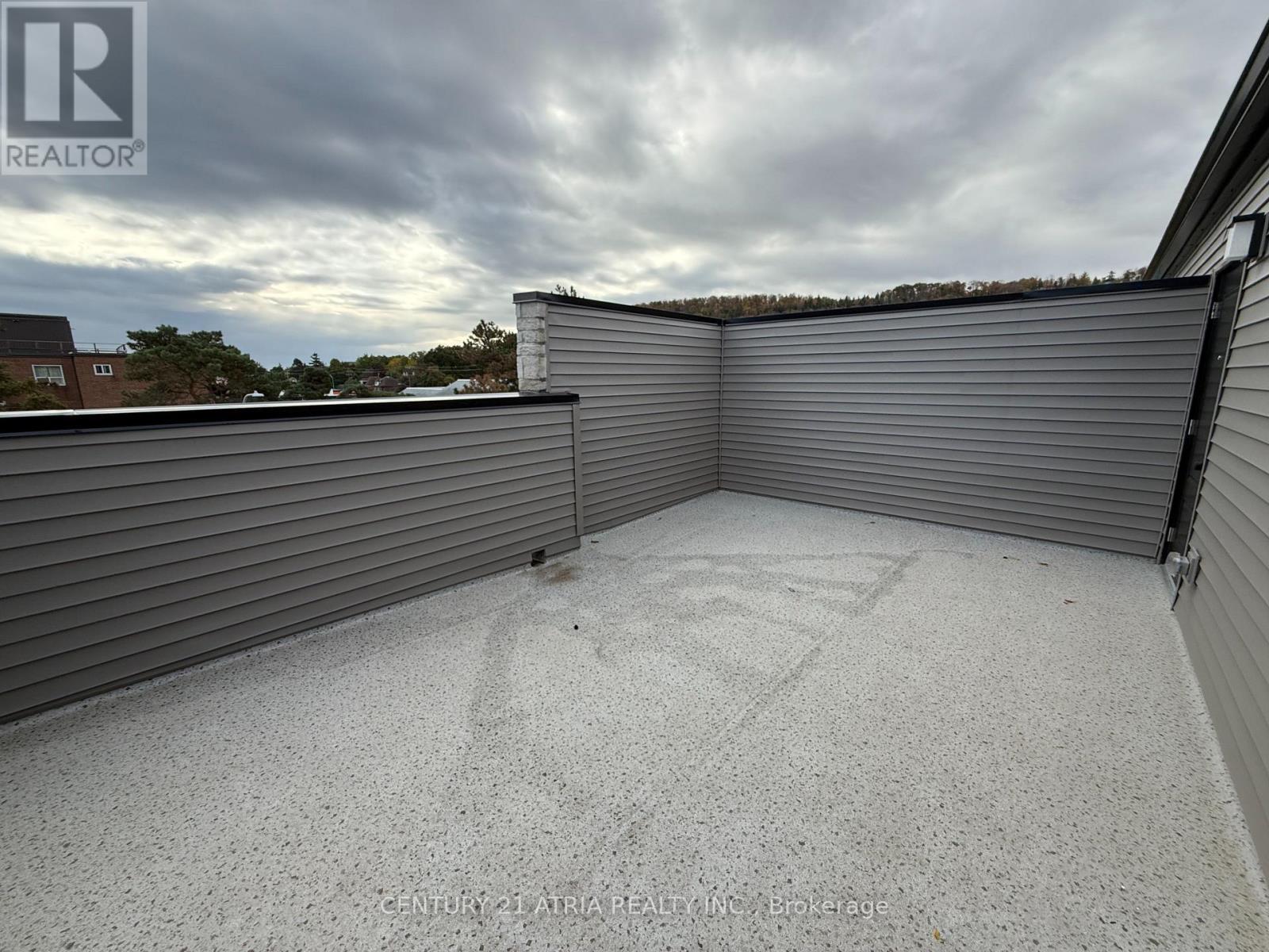 11 - 2 Slessor Boulevard, Grimsby, ON - Outdoor