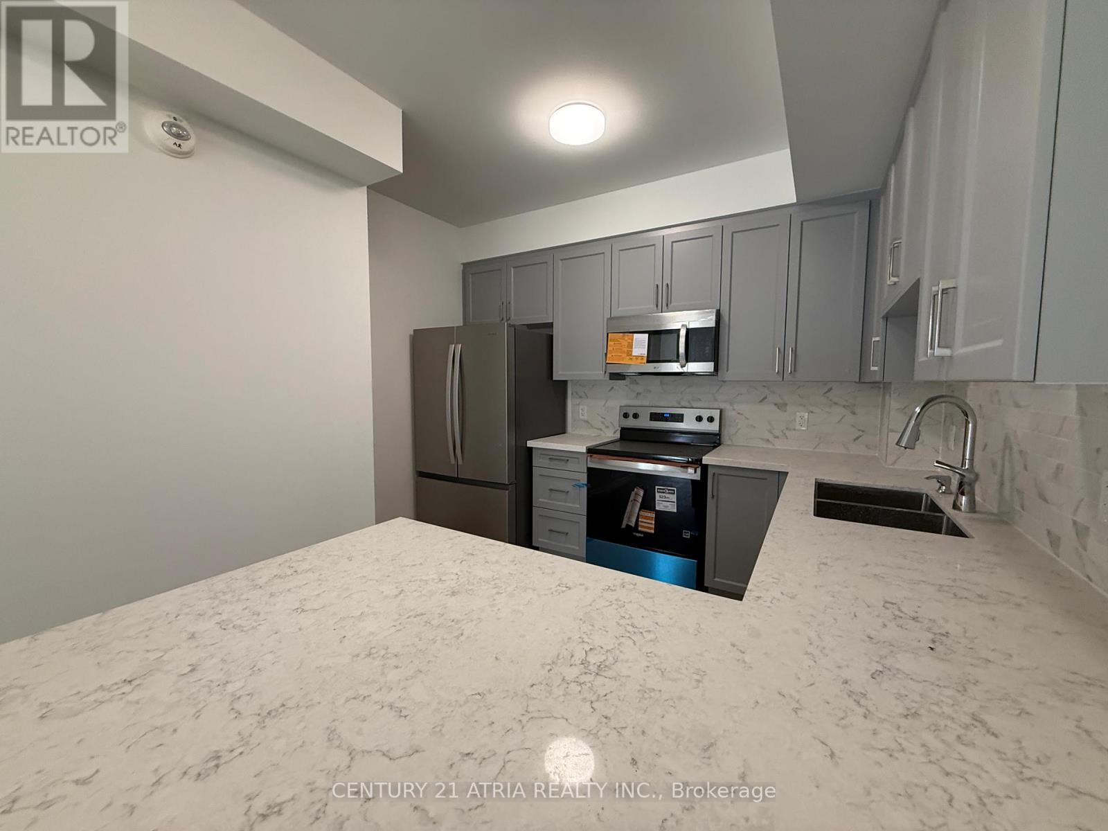 11 - 2 Slessor Boulevard, Grimsby, ON - Indoor Photo Showing Kitchen With Stainless Steel Kitchen With Double Sink