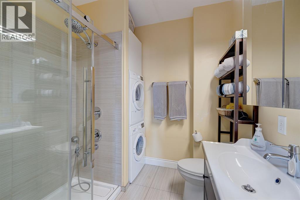 211 Main Street, Glencoe, ON - Indoor Photo Showing Bathroom