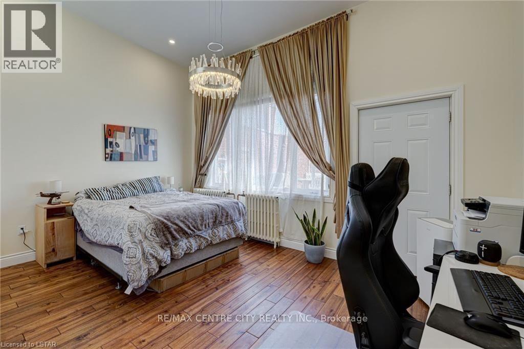 211 Main Street, Glencoe, ON - Indoor Photo Showing Bedroom