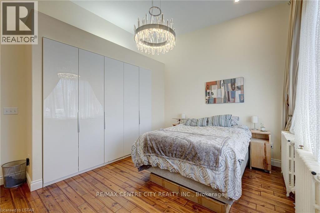 211 Main Street, Glencoe, ON - Indoor Photo Showing Bedroom