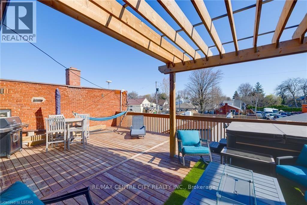 211 Main Street, Glencoe, ON - Outdoor With Deck Patio Veranda With Exterior