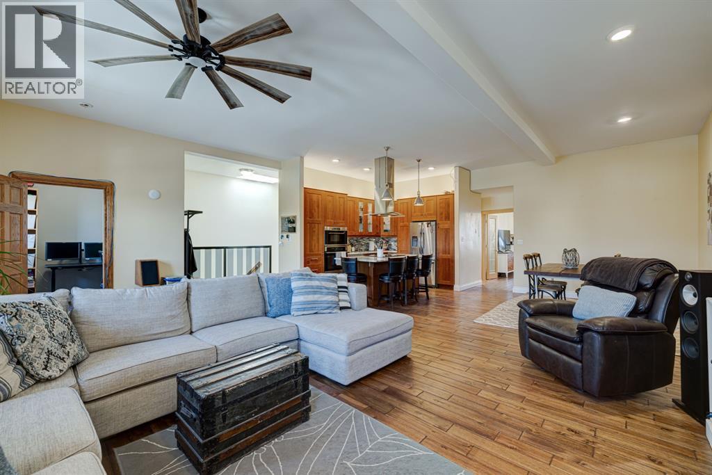 211 Main Street, Glencoe, ON - Indoor Photo Showing Living Room