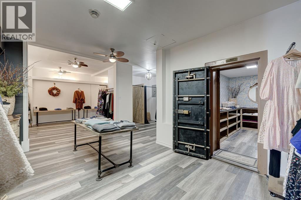 211 Main Street, Glencoe, ON - Indoor