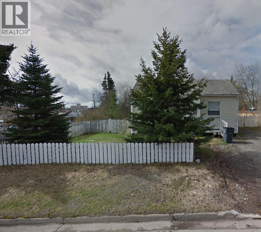 1633 10Th Avenue, Prince George, BC - Outdoor