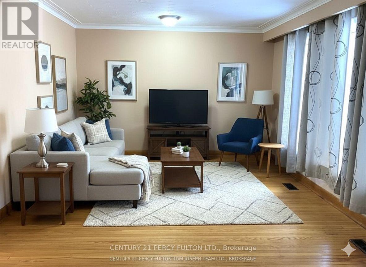 22 Perivale Crescent, Toronto, ON - Indoor Photo Showing Living Room