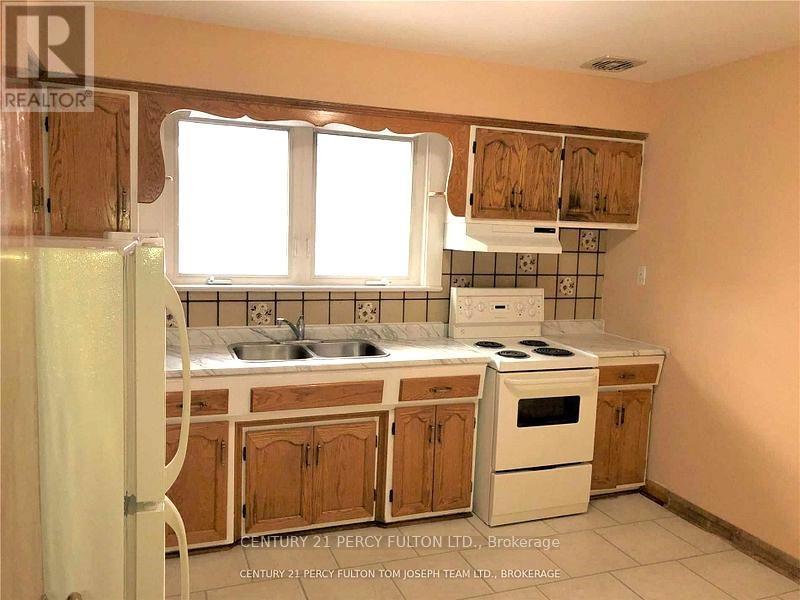 22 Perivale Crescent, Toronto, ON - Indoor Photo Showing Kitchen With Double Sink