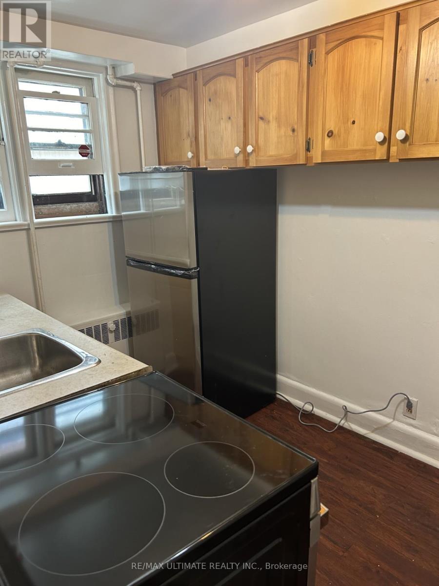 1 - 19 Castlefield Avenue, Toronto, ON - Indoor Photo Showing Kitchen With Double Sink