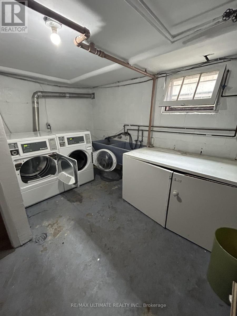 1 - 19 Castlefield Avenue, Toronto, ON - Indoor Photo Showing Laundry Room