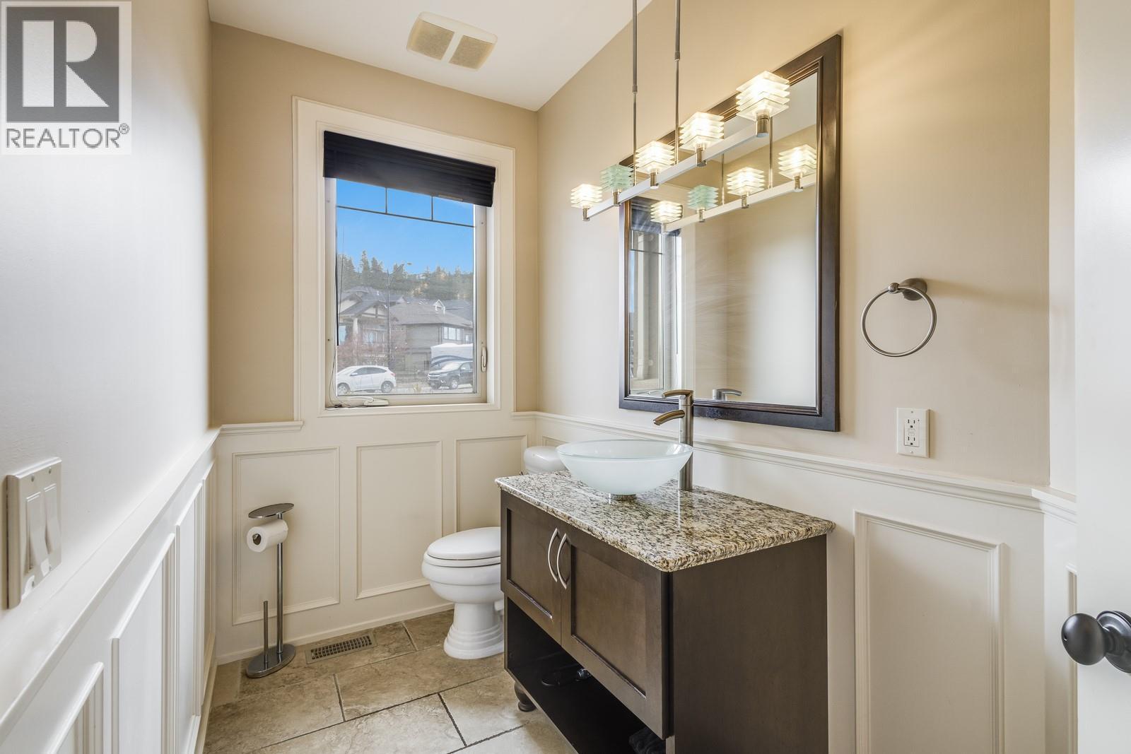 1830 Birkdale Avenue, Kelowna, BC - Indoor Photo Showing Bathroom