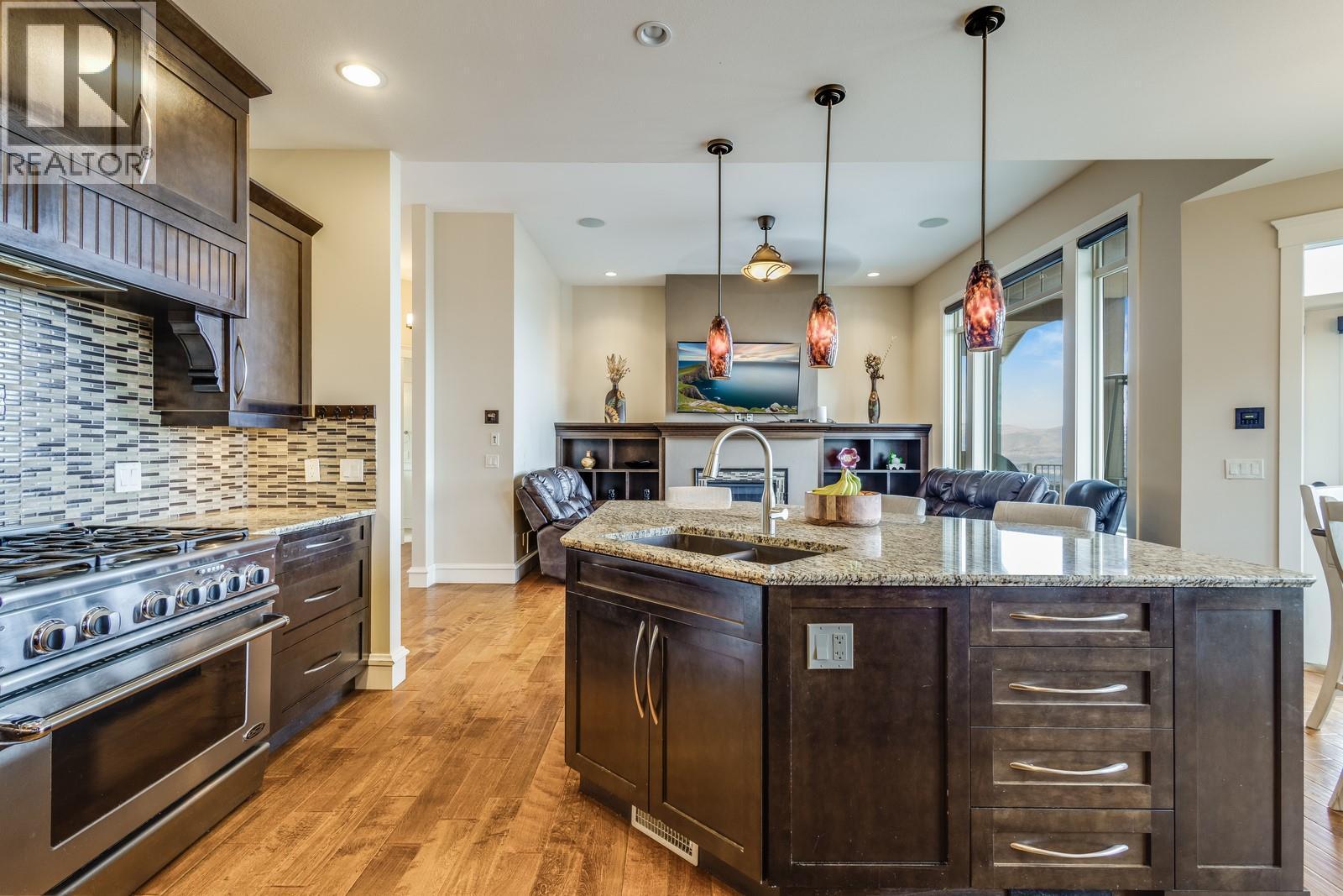 1830 Birkdale Avenue, Kelowna, BC - Indoor Photo Showing Kitchen With Double Sink With Upgraded Kitchen