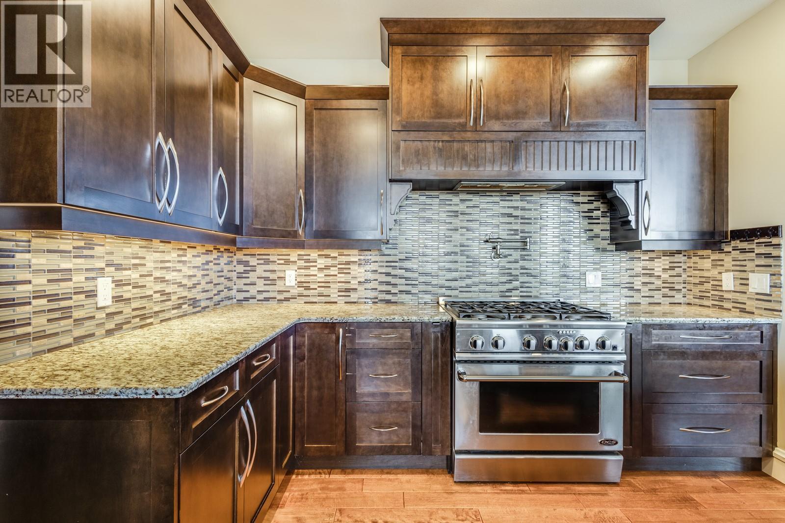 1830 Birkdale Avenue, Kelowna, BC - Indoor Photo Showing Kitchen With Upgraded Kitchen