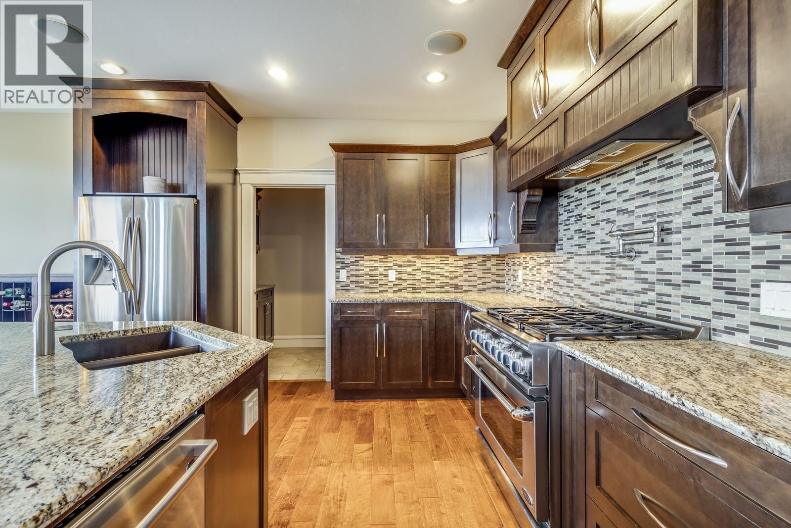 1830 Birkdale Avenue, Kelowna, BC - Indoor Photo Showing Kitchen With Double Sink With Upgraded Kitchen