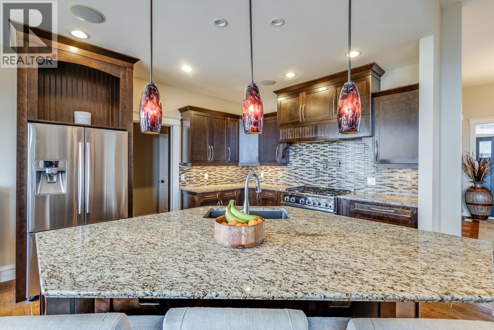 1830 Birkdale Avenue, Kelowna, BC - Indoor Photo Showing Kitchen With Upgraded Kitchen