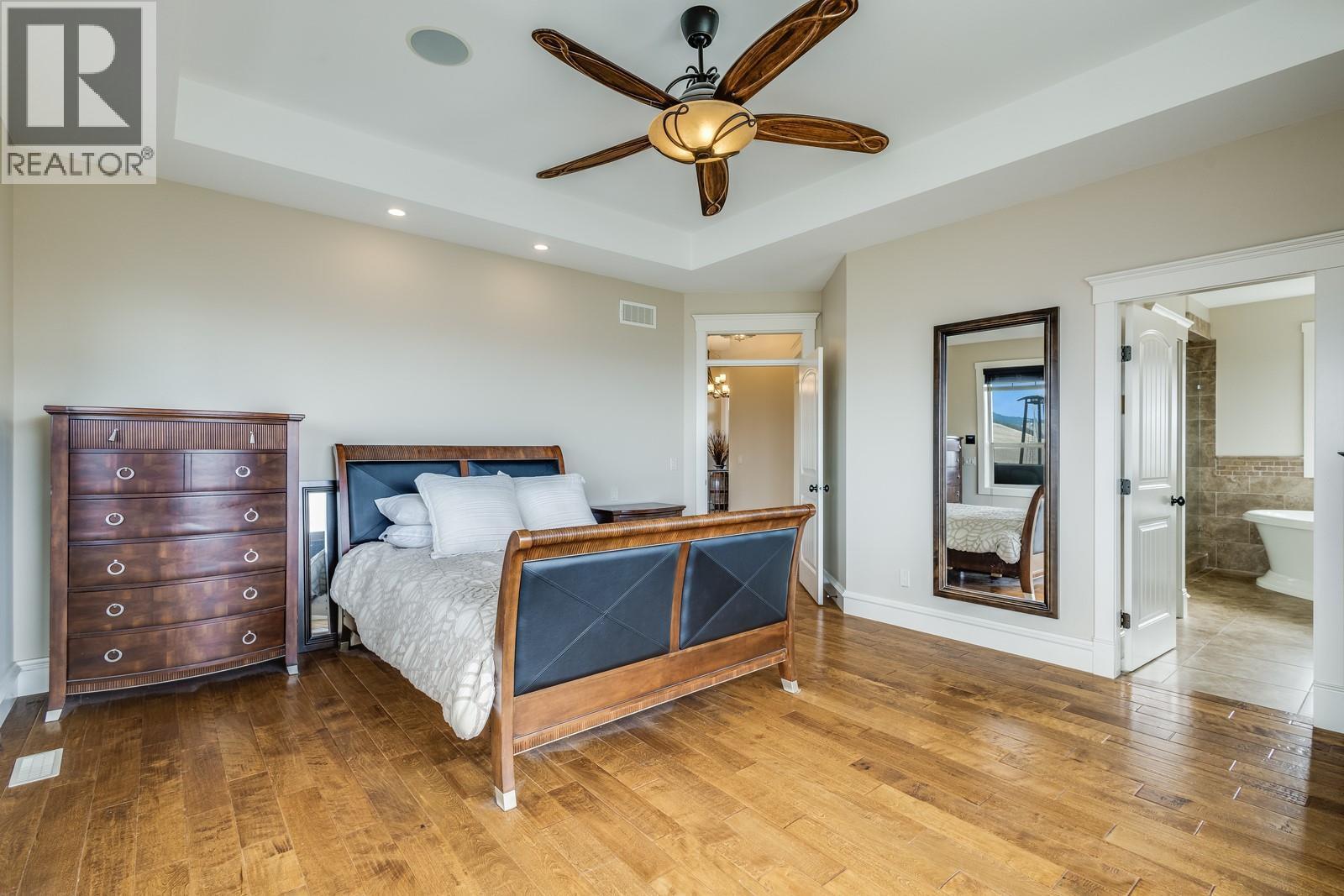 1830 Birkdale Avenue, Kelowna, BC - Indoor Photo Showing Bedroom