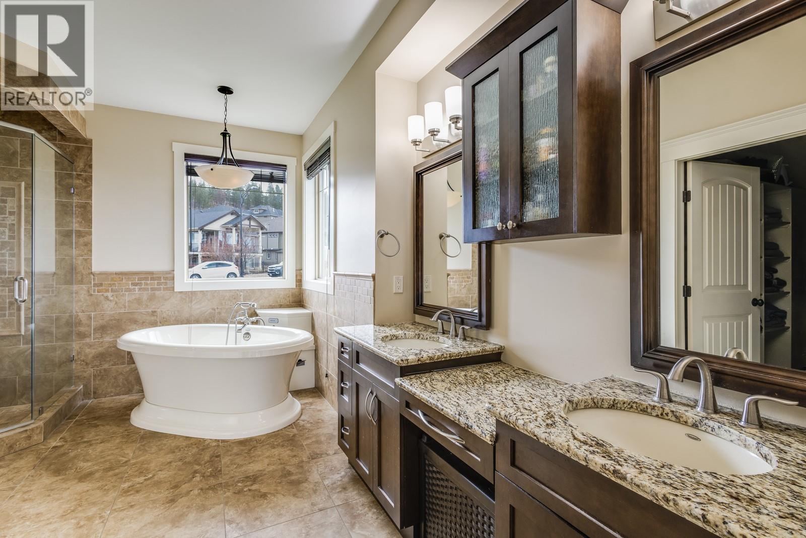 1830 Birkdale Avenue, Kelowna, BC - Indoor Photo Showing Bathroom