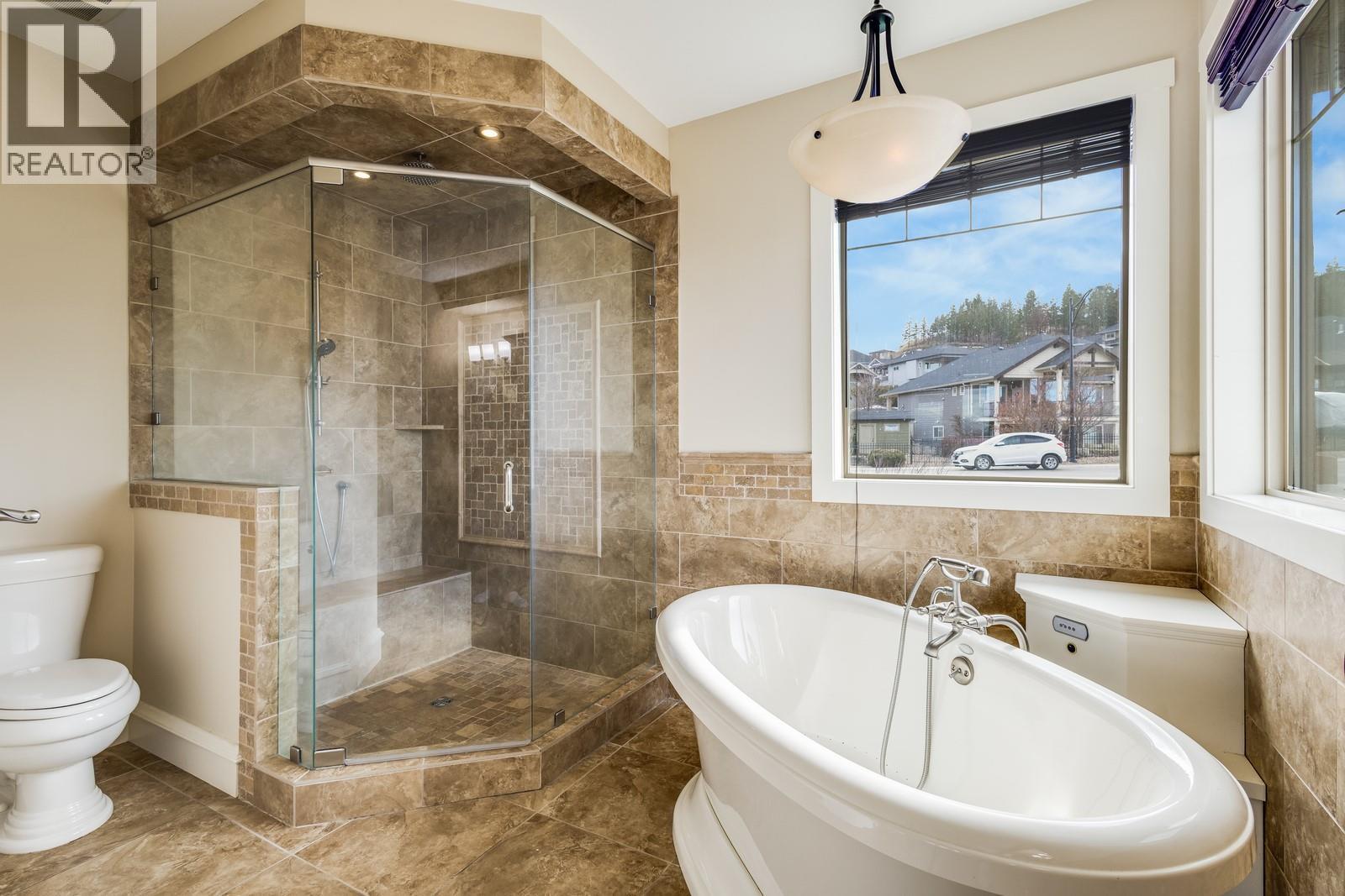 1830 Birkdale Avenue, Kelowna, BC - Indoor Photo Showing Bathroom