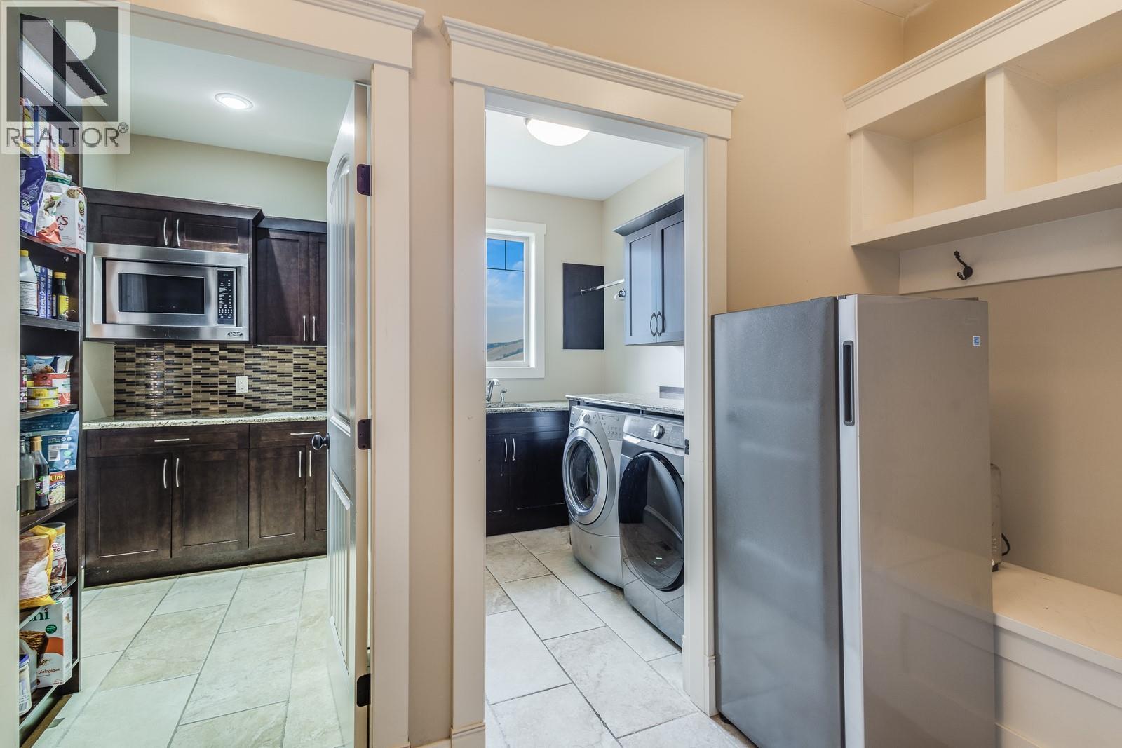1830 Birkdale Avenue, Kelowna, BC - Indoor Photo Showing Laundry Room