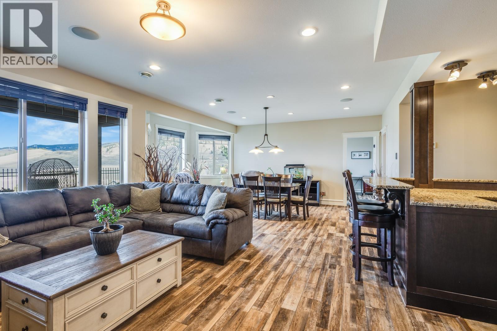 1830 Birkdale Avenue, Kelowna, BC - Indoor Photo Showing Living Room
