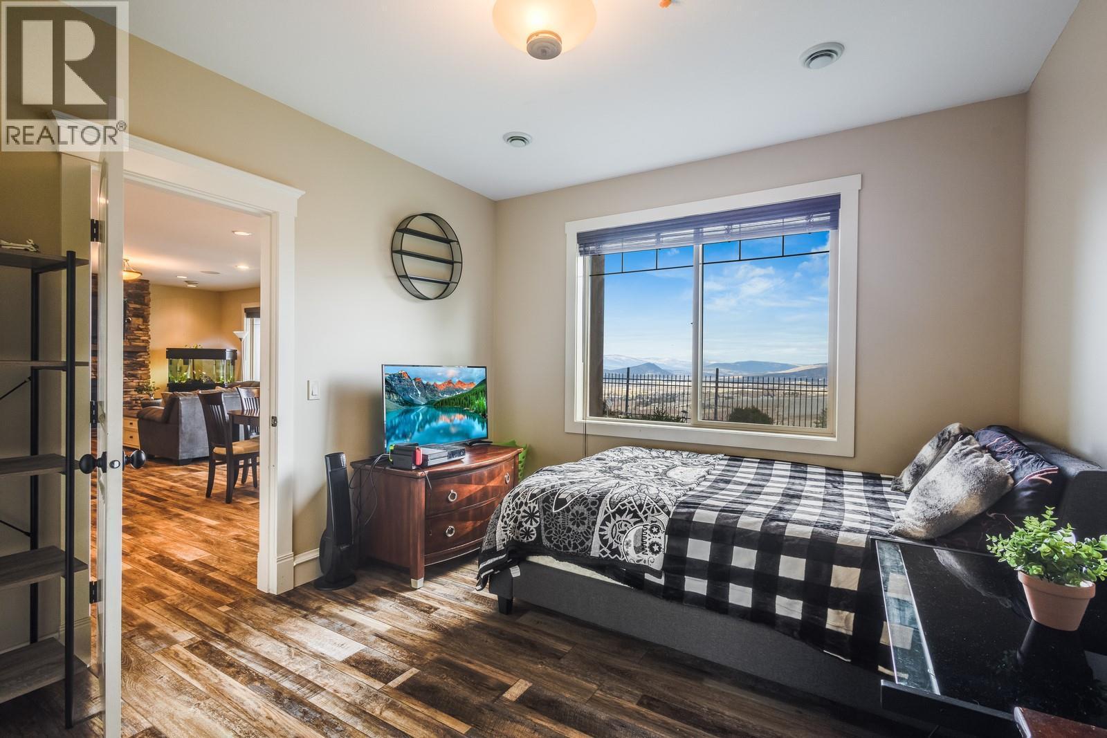 1830 Birkdale Avenue, Kelowna, BC - Indoor Photo Showing Bedroom