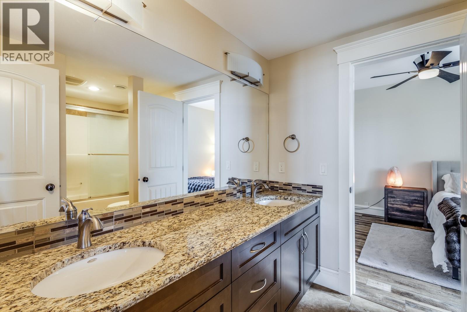 1830 Birkdale Avenue, Kelowna, BC - Indoor Photo Showing Bathroom