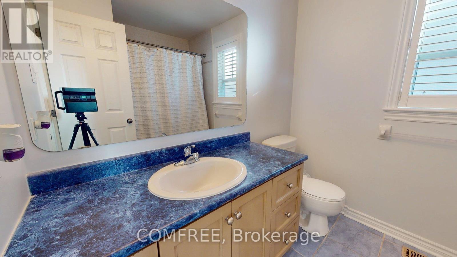 29D Cresthaven Drive, Ottawa, ON - Indoor Photo Showing Bathroom