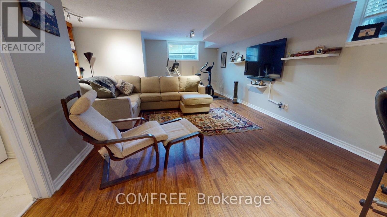 29D Cresthaven Drive, Ottawa, ON - Indoor Photo Showing Living Room