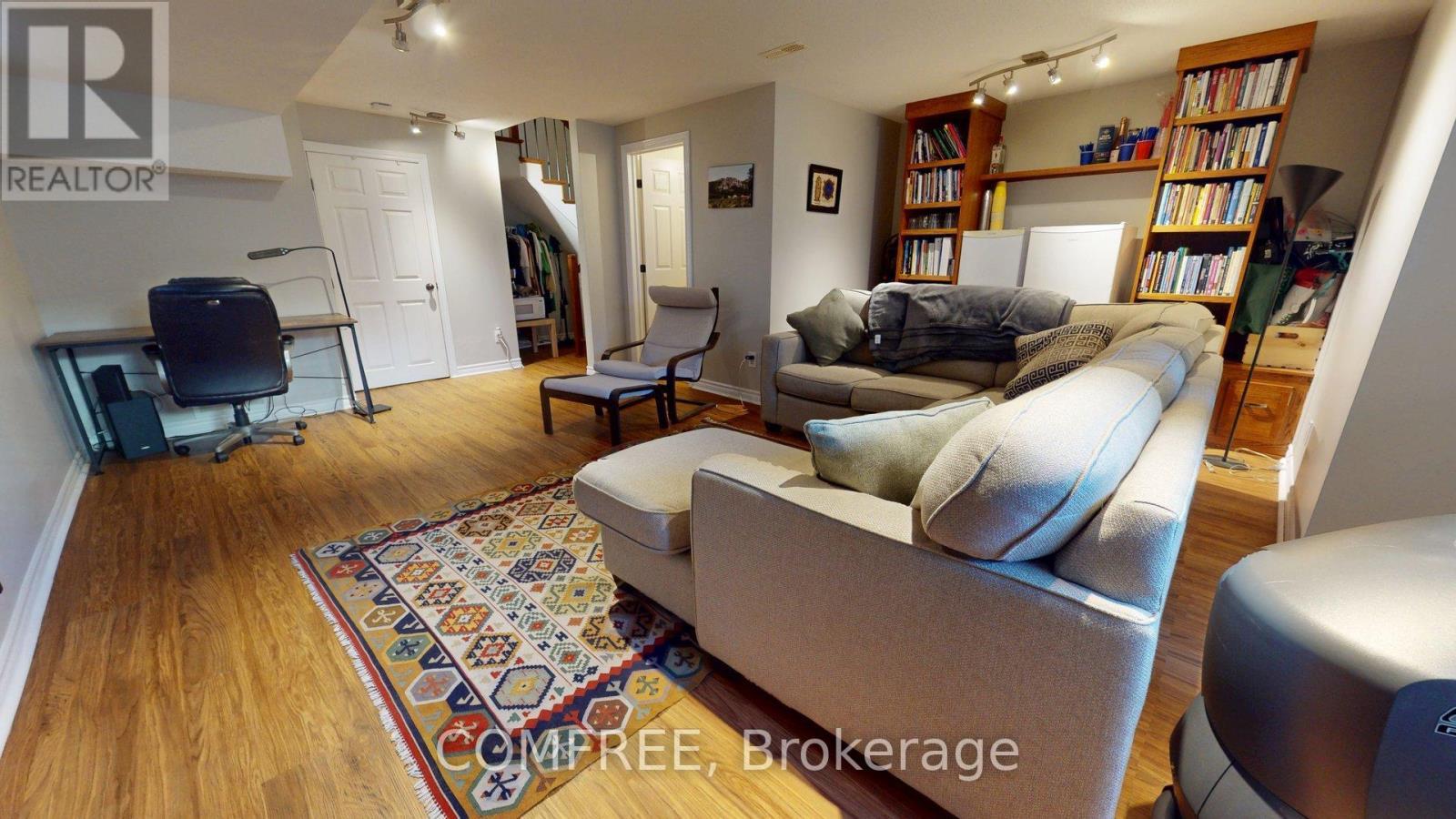 29D Cresthaven Drive, Ottawa, ON - Indoor Photo Showing Living Room