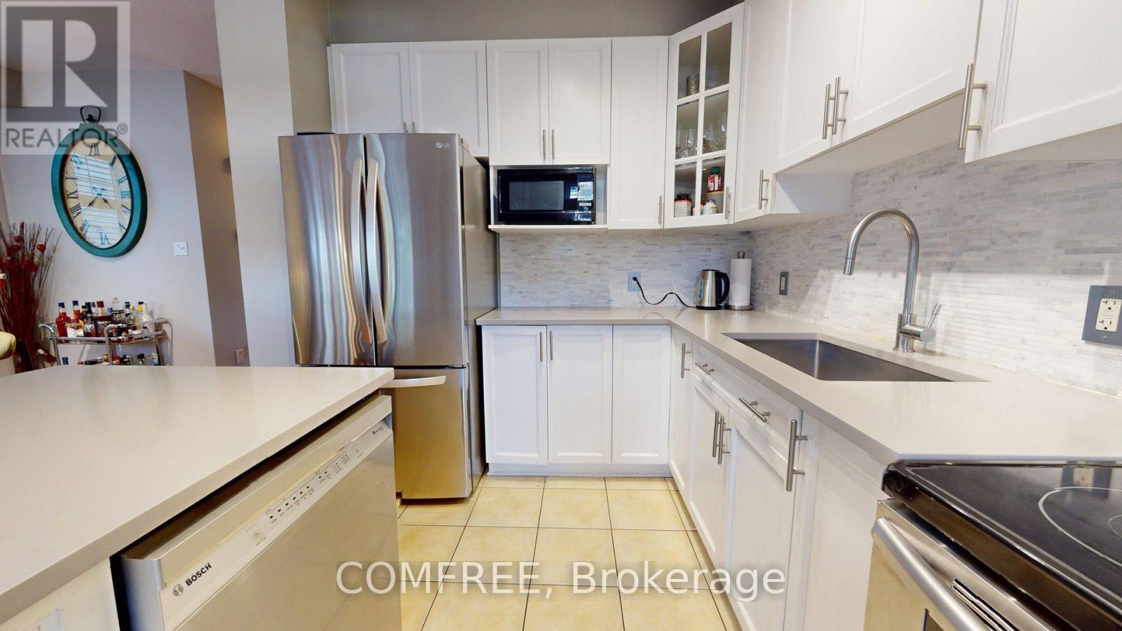 29D Cresthaven Drive, Ottawa, ON - Indoor Photo Showing Kitchen With Upgraded Kitchen