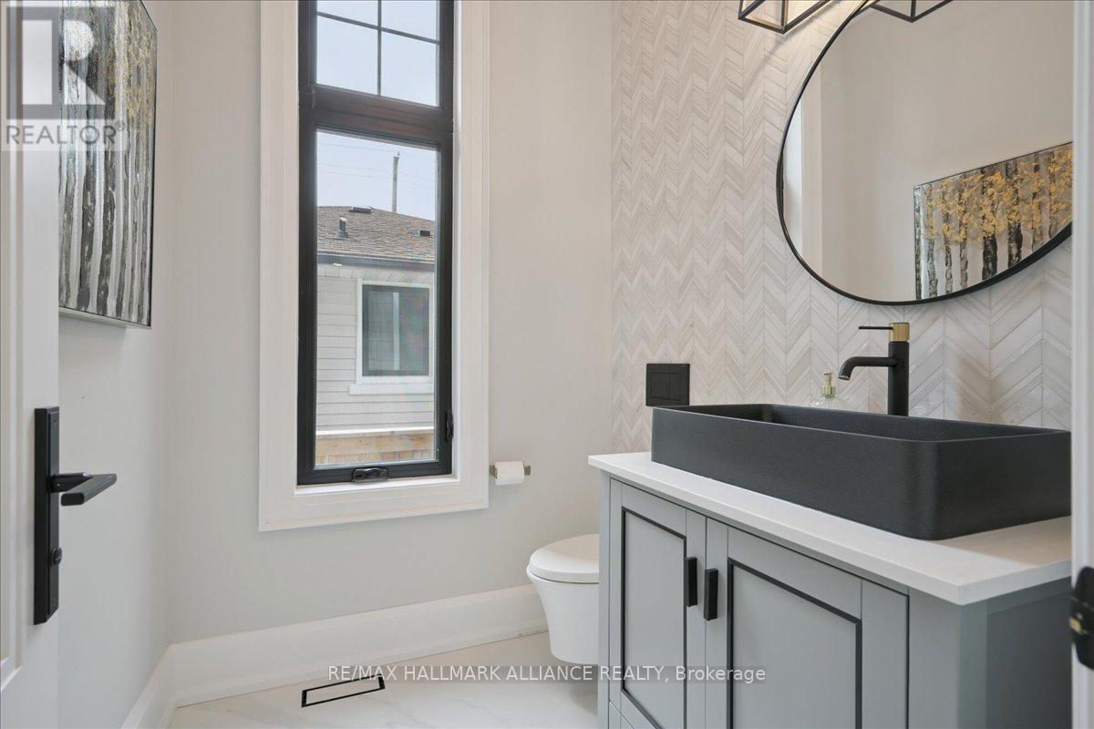 1225 Baldwin Drive, Oakville, ON - Indoor Photo Showing Bathroom