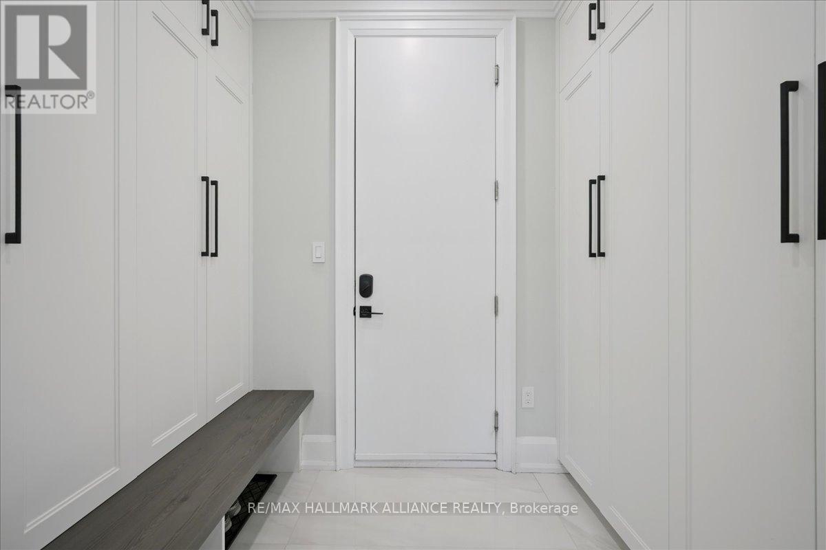 1225 Baldwin Drive, Oakville, ON - Indoor Photo Showing Other Room