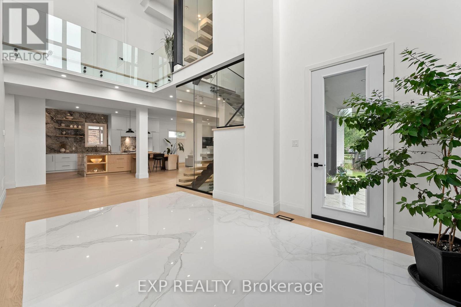 838 Elmwood Street, Georgina, ON - Indoor Photo Showing Other Room