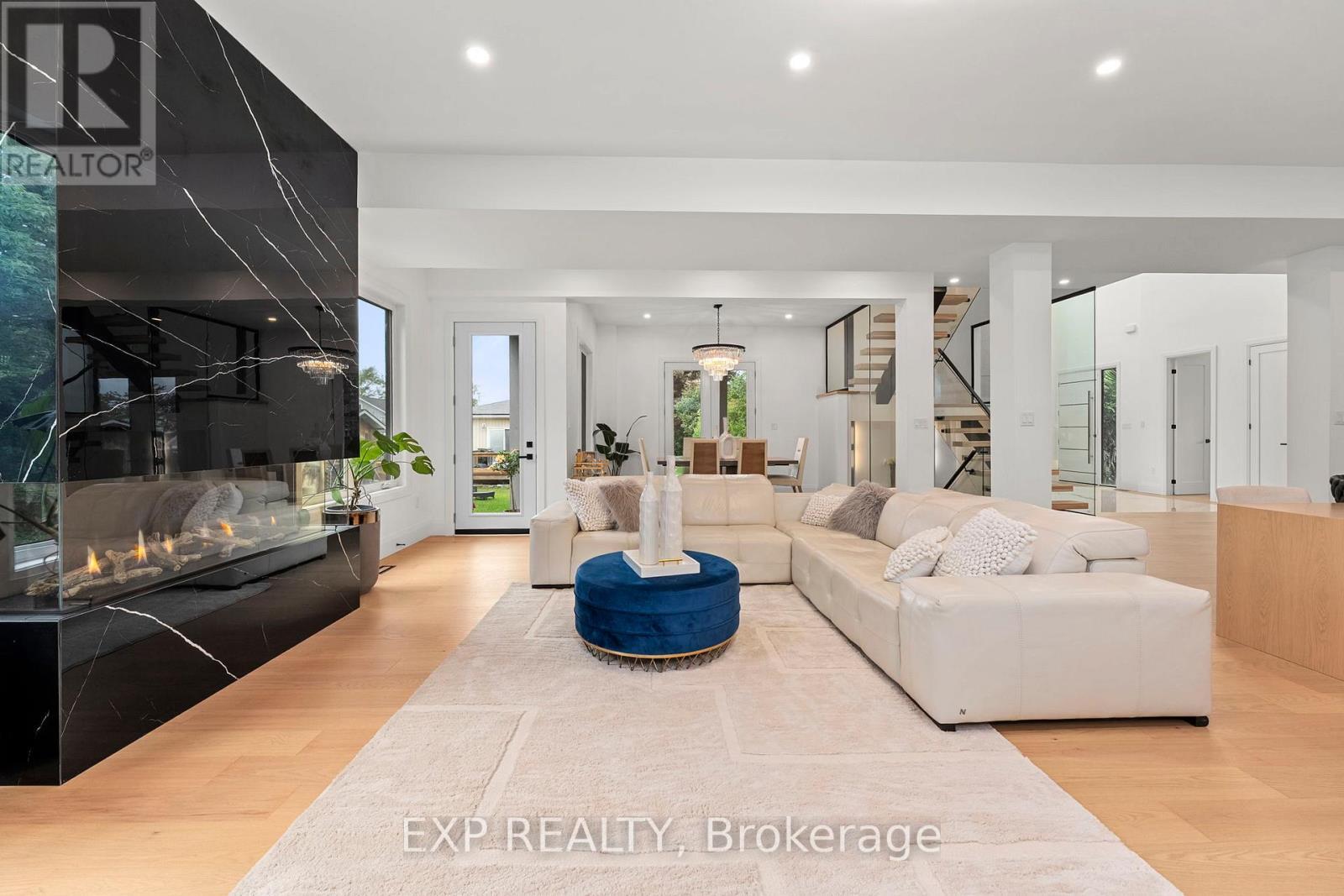 838 Elmwood Street, Georgina, ON - Indoor Photo Showing Living Room With Fireplace