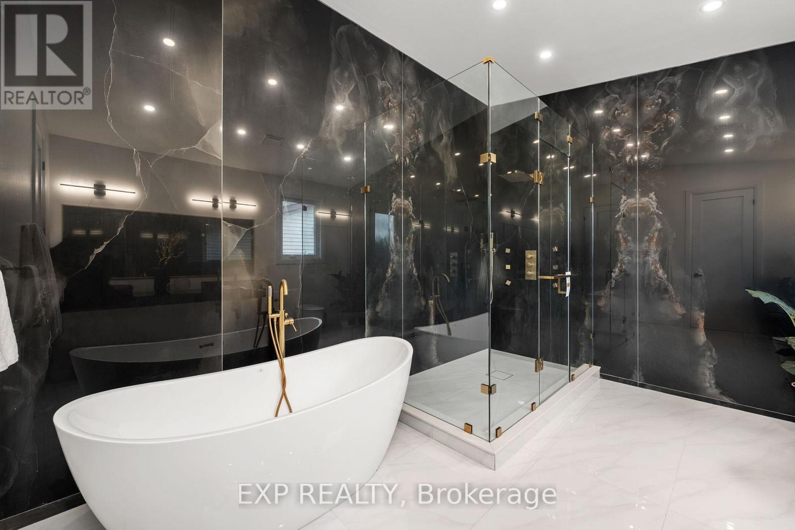 838 Elmwood Street, Georgina, ON - Indoor