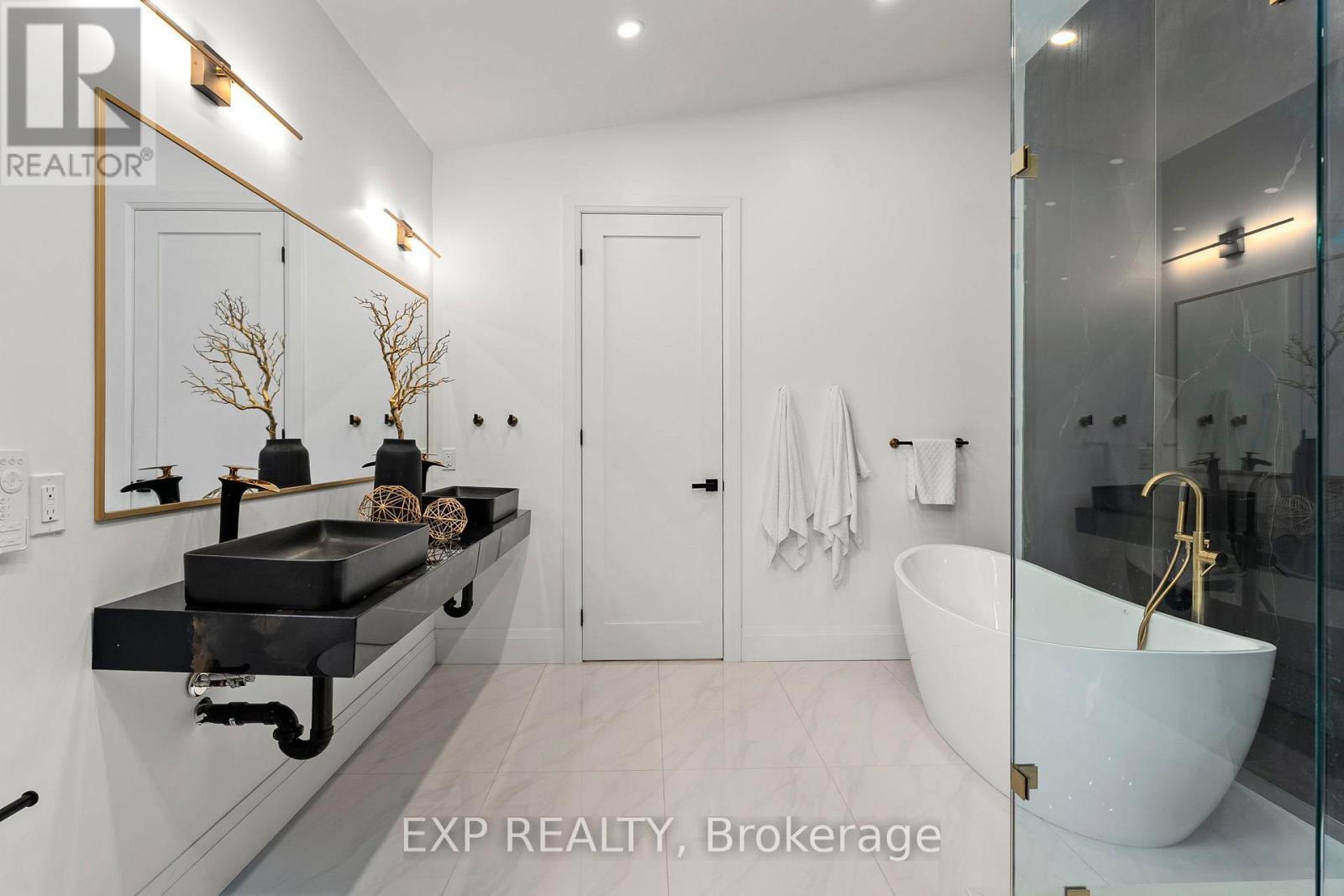 838 Elmwood Street, Georgina, ON - Indoor