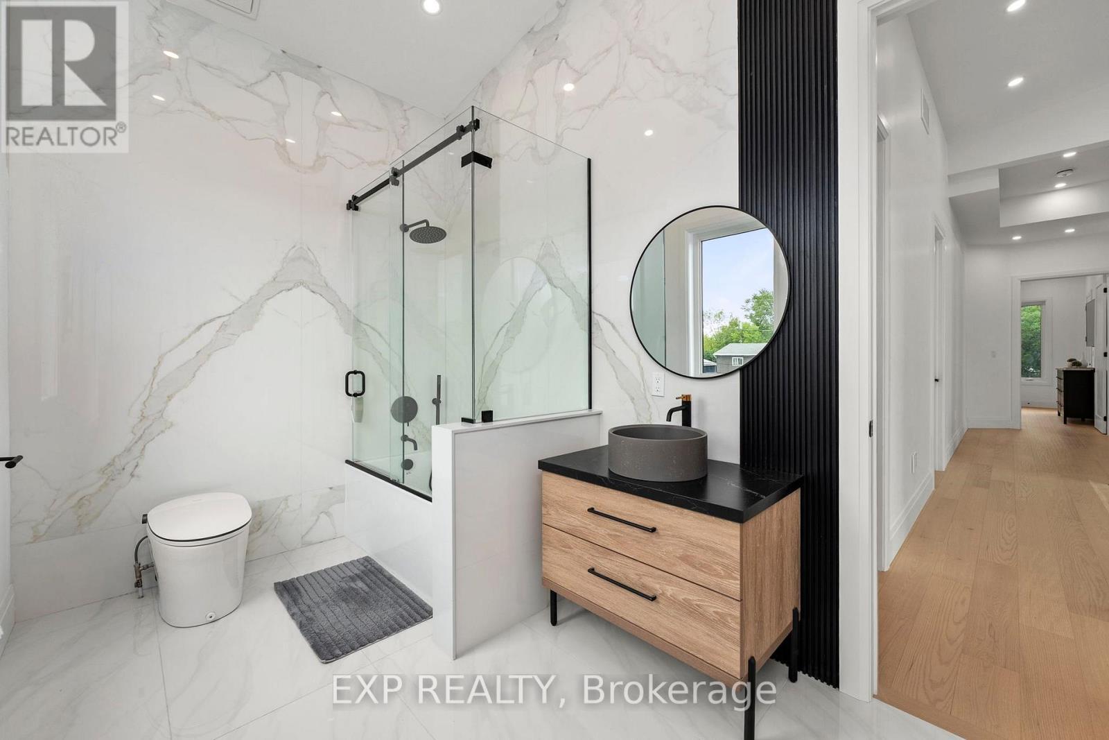 838 Elmwood Street, Georgina, ON - Indoor Photo Showing Bathroom