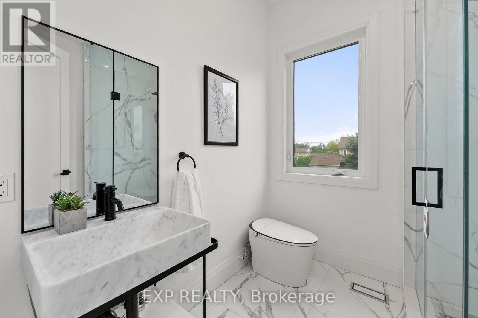 838 Elmwood Street, Georgina, ON - Indoor Photo Showing Bathroom