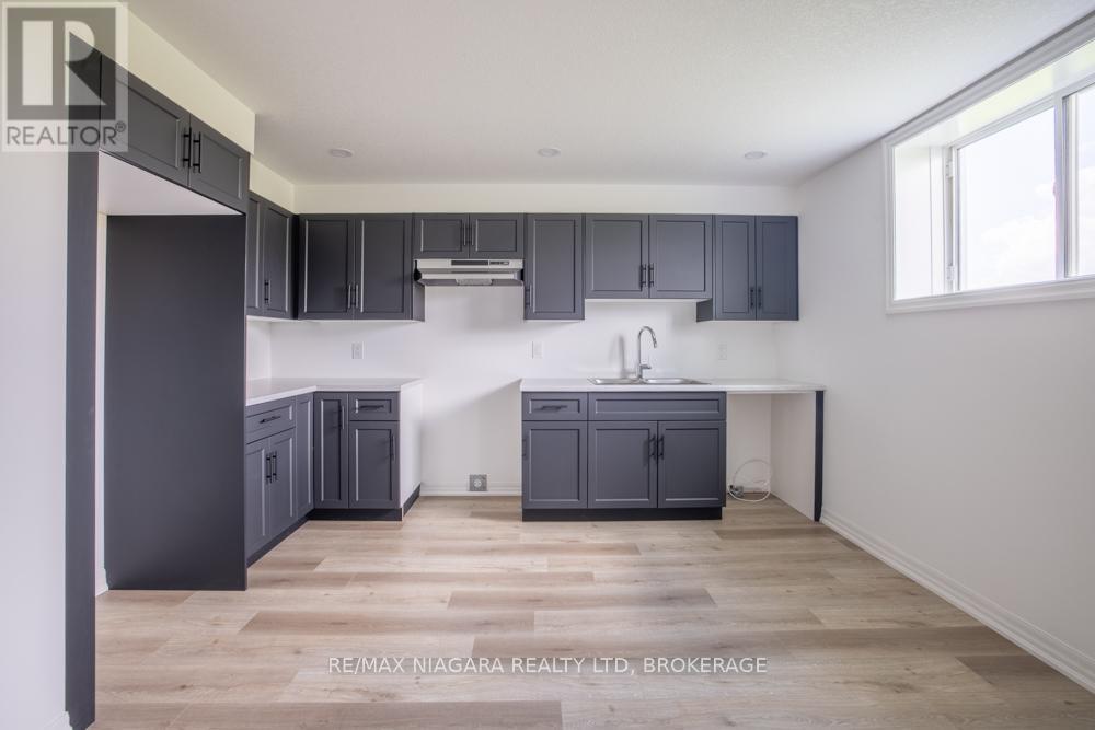 Lower - 158 Hillcrest Road, Port Colborne (Main Street), ON - Indoor Photo Showing Kitchen