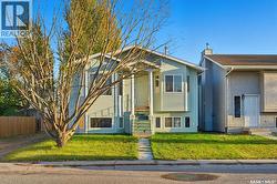 213 Hedley STREET  Saskatoon, SK S7N 1Z9