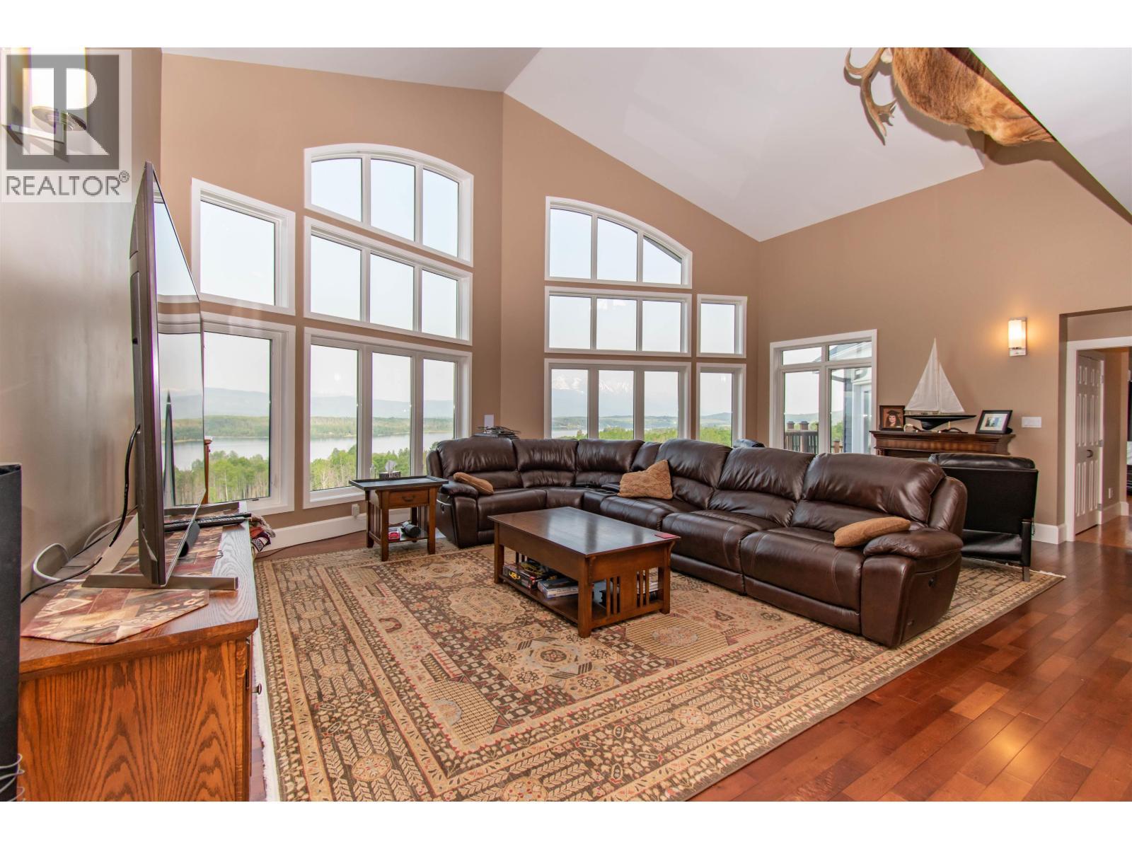 8020 Hislop Road, Telkwa, BC - Indoor Photo Showing Living Room