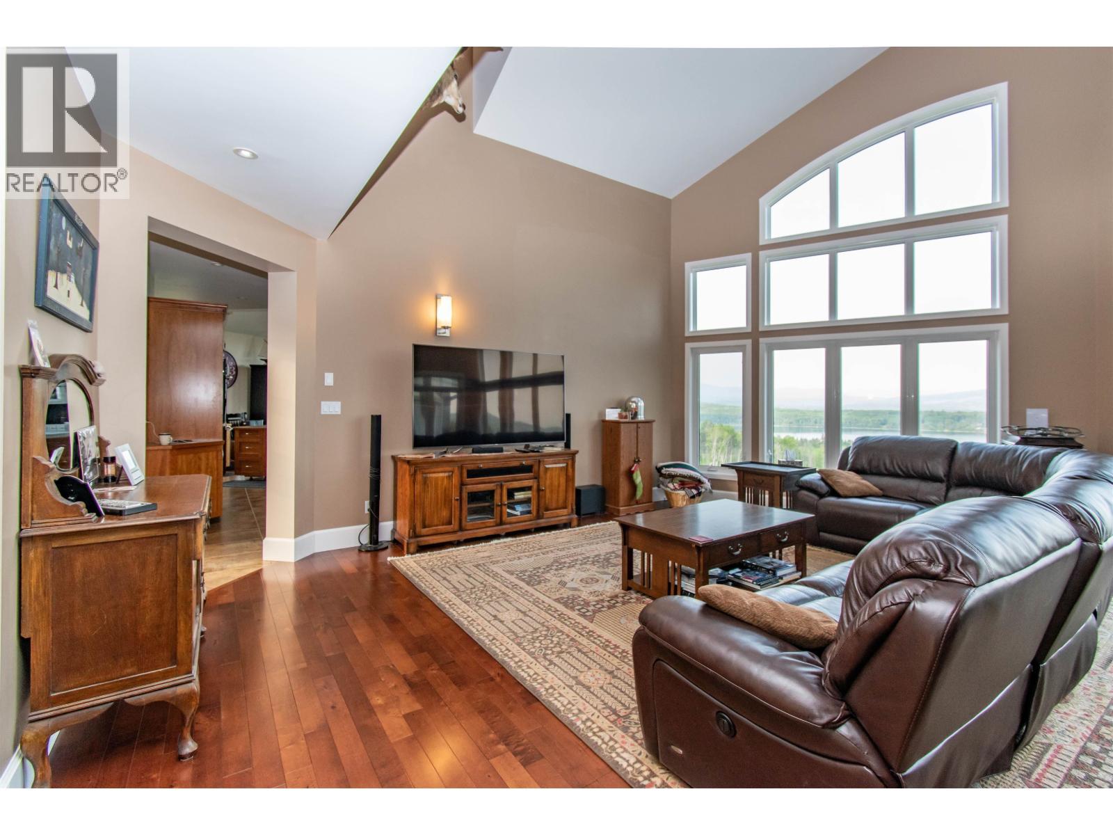 8020 Hislop Road, Telkwa, BC - Indoor Photo Showing Living Room