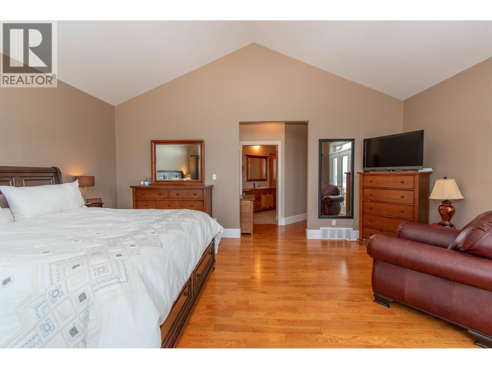 8020 Hislop Road, Telkwa, BC - Indoor Photo Showing Bedroom